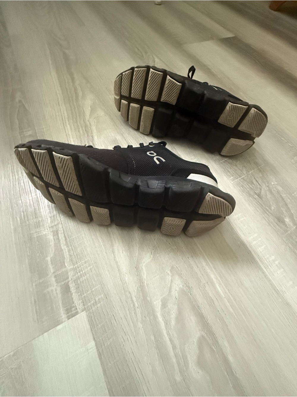 On Cloud Black Sneakers - Picture 4 of 4